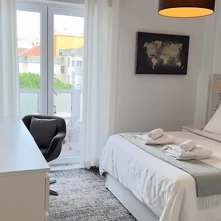 Com Casa De Banho Privativo * Amadora