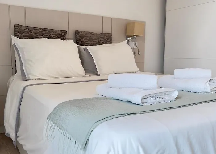 Quarto em Acomodações Particulares Com Casa De Banho Privativo *