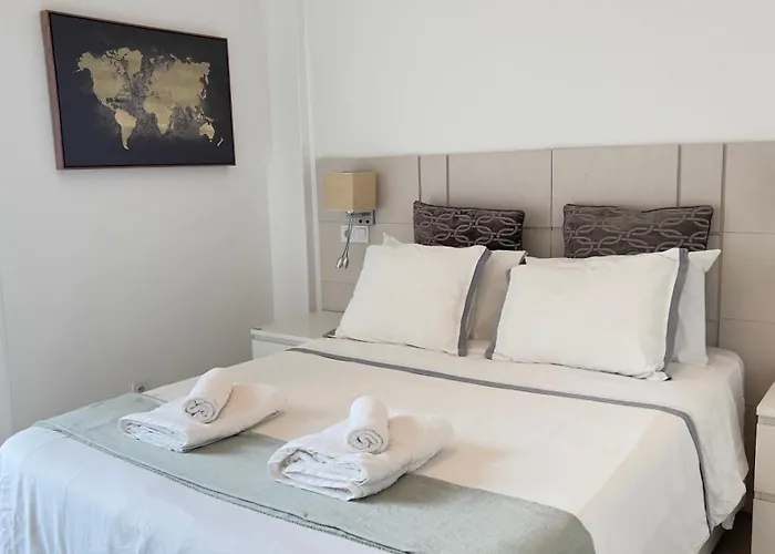 Com Casa De Banho Privativo * Amadora